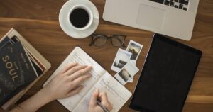 Devoirs du soir : la méthode pour aider votre ado sans conflit