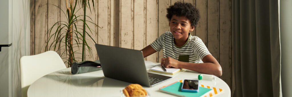 Mon enfant utilise ChatGPT pour ses devoirs : s&rsquo;inquiéter ?