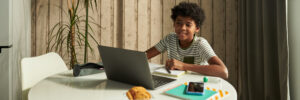 Mon enfant utilise ChatGPT pour ses devoirs : s&rsquo;inquiéter ?