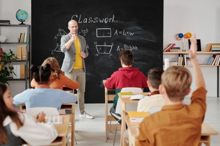 Réforme scolaire 2026 : ce qui change vraiment pour ton ado